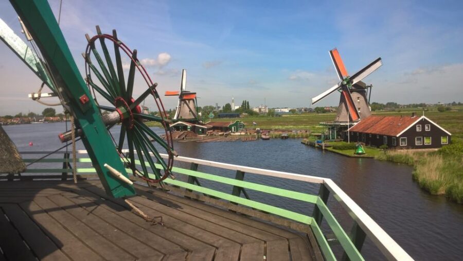 From Amsterdam: Keukenhof and Zaanse Schans Small Group Tour - Zaanse Schans: windmills plus the human side of Dutch crafts