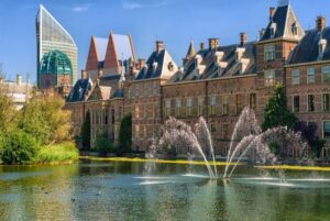 From Amsterdam: Rotterdam and The Hague Tour in Spanish - Peace Palace and the International Court of Justice Area