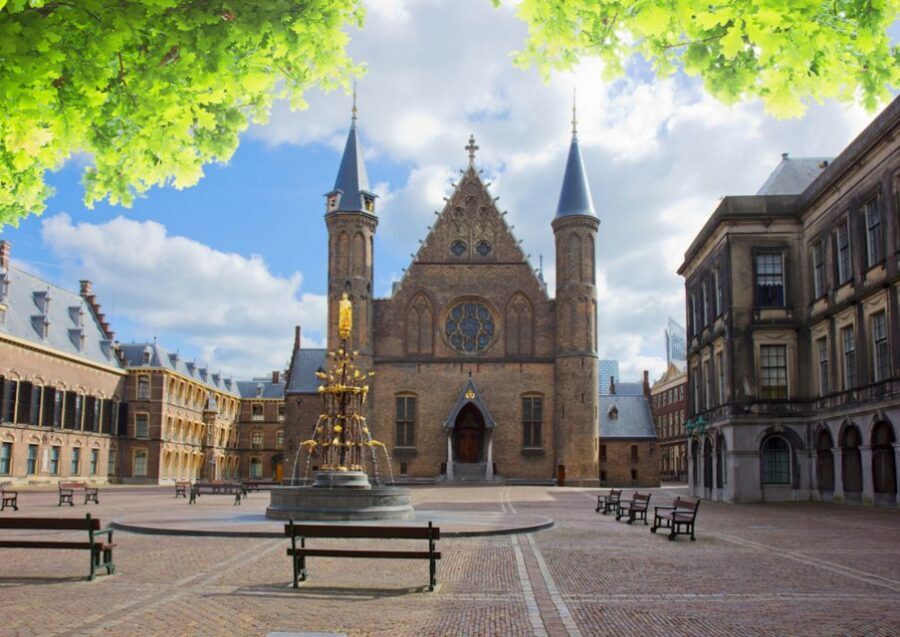 From Amsterdam: Rotterdam and The Hague Tour in Spanish - Cube Houses by Piet Blom: When Architecture Gets Fun