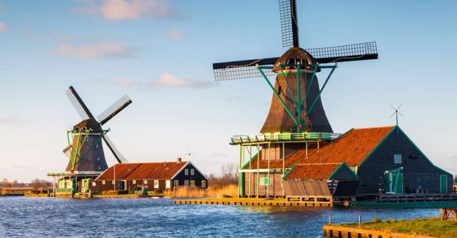 From Amsterdam: Windmills of Zaanse Schans Tour - Free time around the mills: how to use your 2.5 hours well
