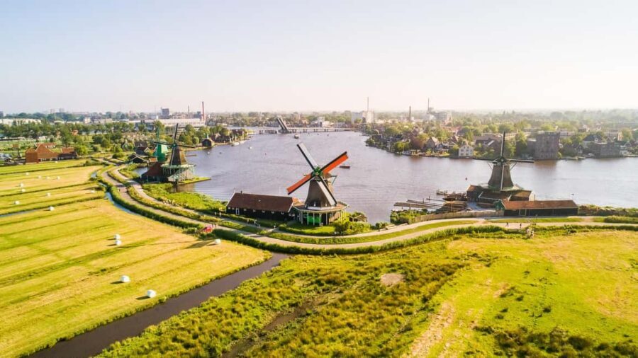 From Amsterdam: Zaanse Schans, Volendam, and Marken Day Trip - Getting Started At Amsterdam Central: Where You Actually Meet