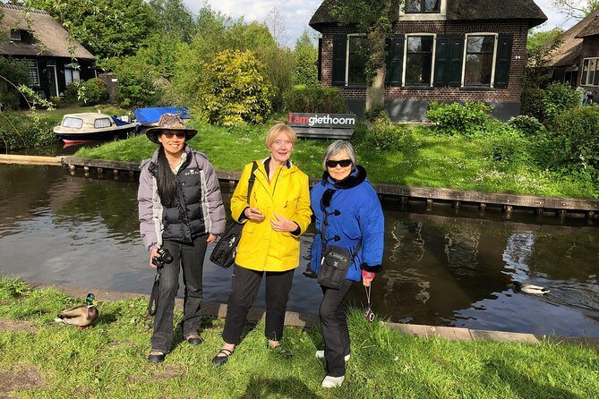 From Amsterdam: Zaanse Schans, Volendam, Giethoorn with Boat Tour - Giethoorn Center and the canal boat tour