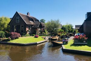 Giethoorn, Afsluitdijk, Zaanse Schans Day Tour Incl Hotel Pick Up - Afsluitdijk at noon: a short stop with real Dutch engineering meaning