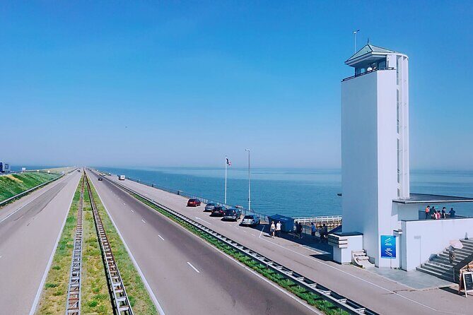 Giethoorn, Afsluitdijk, Zaanse Schans Day Tour Incl Hotel Pick Up - Giethoorn: Little Venice canals, a cruise, and time to wander