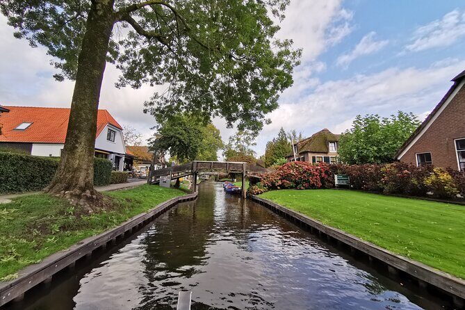 Giethoorn, Afsluitdijk, Zaanse Schans Day Tour Incl Hotel Pick Up - Should you book this Giethoorn and Zaanse Schans day tour?