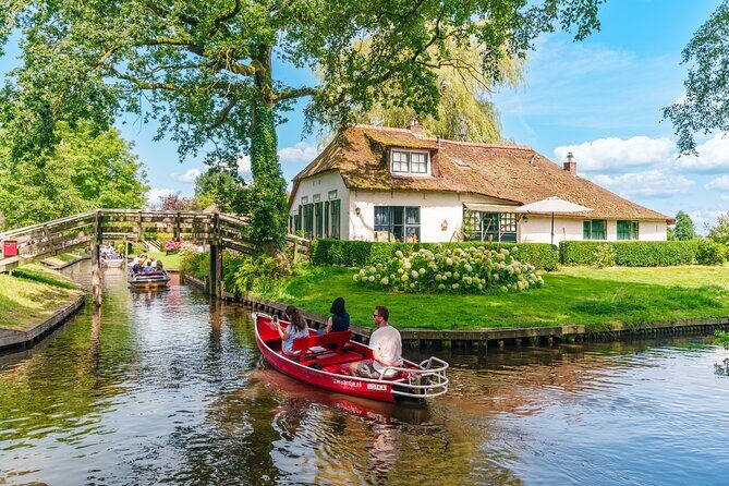 Giethoorn and Afsluitdijk Day Trip from Amsterdam with Boat Trip - Giethoorn Canal Time: Why the Boat Cruise is the Main Event