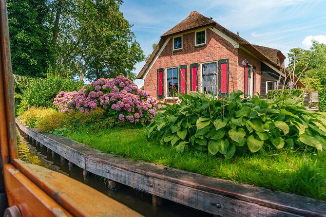 Giethoorn and Afsluitdijk Day Trip from Amsterdam with Boat Trip - Group Size and the Feel of the Day (Max 80)