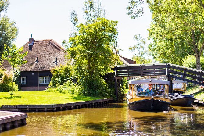 Giethoorn and Afsluitdijk Day Trip from Amsterdam with Boat Trip - Afsluitdijk: Dutch Water Control, Told Through a Photo Stop