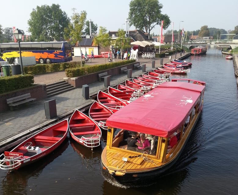 Giethoorn: Canal cruise Giethoorn village and lake - Price and Value: Is $12 Worth It for a 1-Hour Ride?
