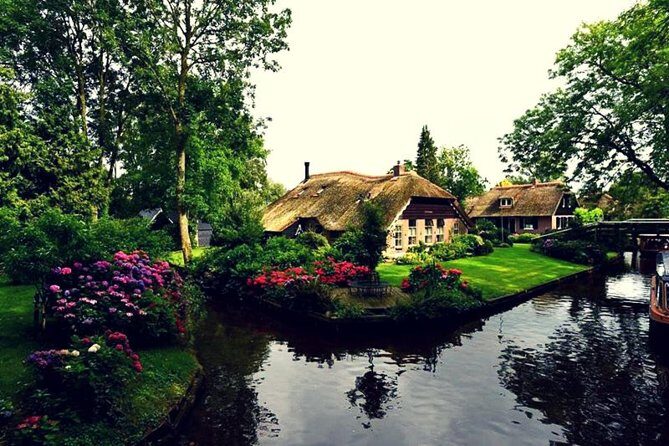 Giethoorn Day Tour from Amsterdam with Small Boat Ride - Key highlights worth planning around