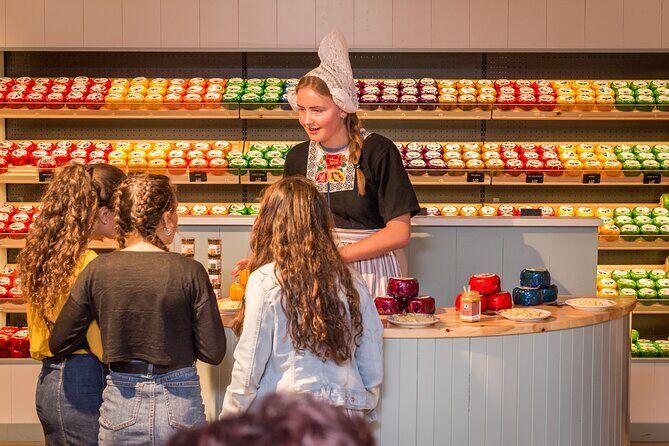 Giethoorn Day Trip from Amsterdam With Cruise and Cheeseplatter - Giethoorn canal cruise with live commentary and cheese platter
