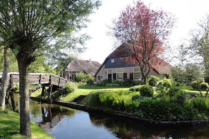 Giethoorn Day Trip from Amsterdam With Cruise and Cheeseplatter - Free time in Giethoorn: lunch, canals, bridges, and shop time
