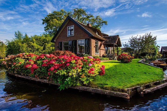 Giethoorn Guided DayTrip from Amsterdam - Why Giethoorn Feels Like a Reset Button From Amsterdam