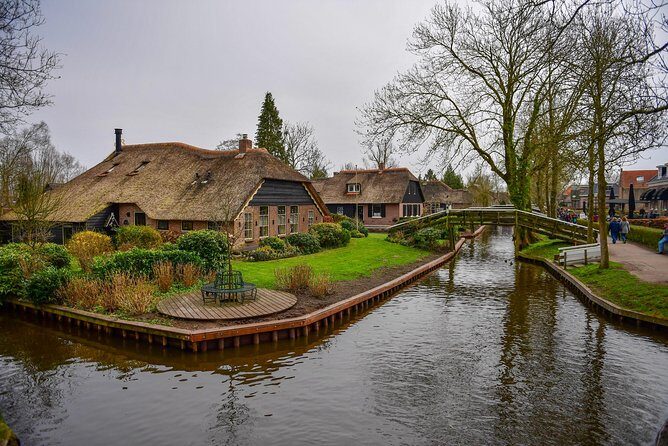 Giethoorn Guided DayTrip from Amsterdam - Getting There: The 11:00 Departure and Central Pickup