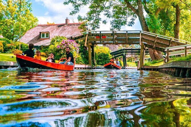 Giethoorn Private Tour & Boat Trip - The Private Boat Trip: The Best Way to See Giethoorn