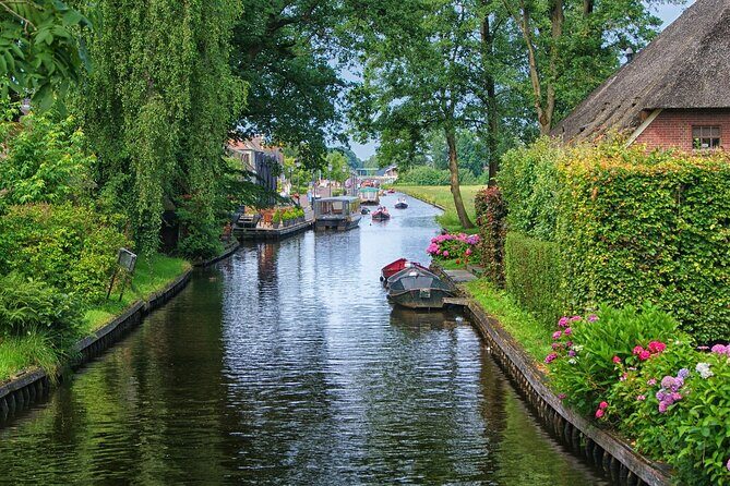 Giethoorn Small-Group Tour from Amsterdam (Max. 8 People) - Key things that make this Giethoorn tour work