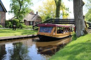 Giethoorn: Village & National Park Canal Cruise with Coffee - From Botenverhuur- en rondvaartbedrijf Koppers: your start point