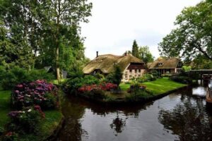 Giethoorn, Zaandam & Zaanse Schans Day Tour w/ Small Boat Ride - Zaanse Schans: windmills, river views, and Dutch craft stops