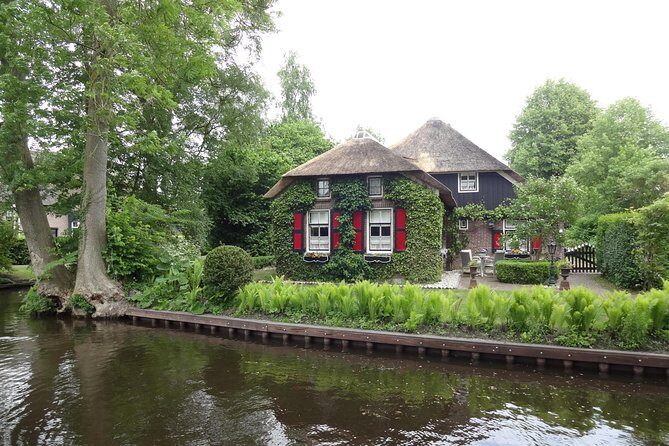 Giethoorn, Zaandam & Zaanse Schans Day Tour w/ Small Boat Ride - Guides and group size: what the best days have in common