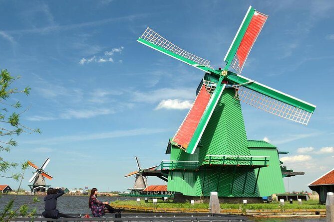 Giethoorn, Zaanse Schans Windmills Guided Day Trip from Amsterdam - Zaanse Schans Windmills, Clogs, and Cheese: More Than Just Photos