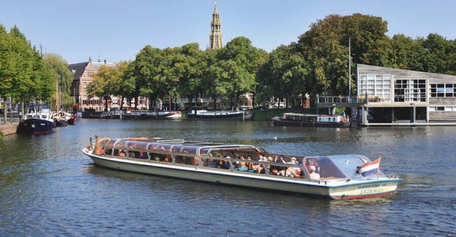 Groningen: City Canal Cruise - One Hour on Groningen’s Canals: Short Time, Big Sights