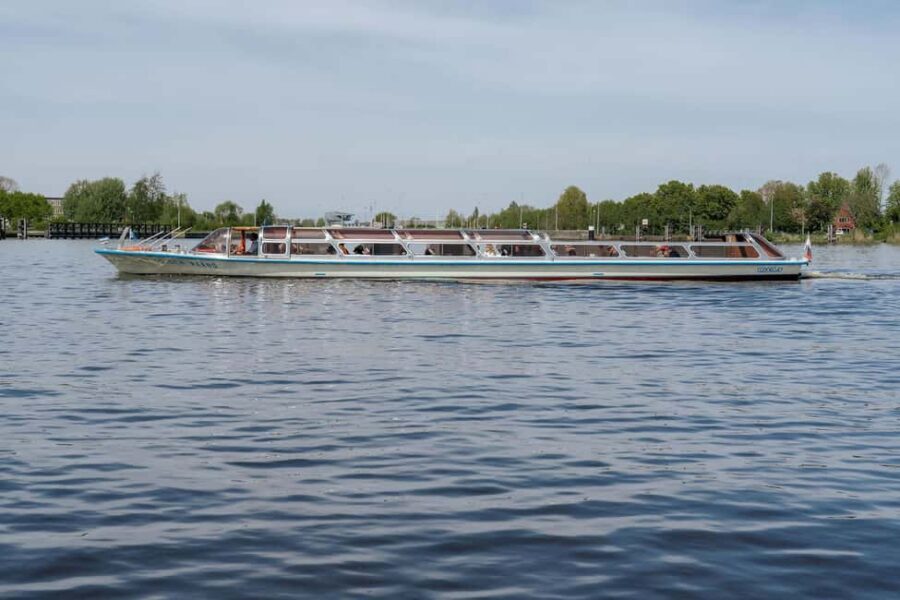 Groningen: City Canal Cruise - Audio Commentary: Great Support, But Timing Can Be Tricky