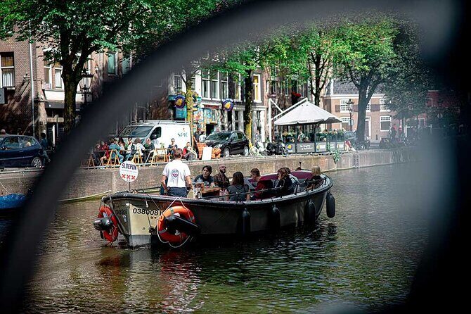Guided Amsterdam Canal Cruise – Snacks & Drinks on board(1 Hour) - Herengracht and the Dutch Golden Age: Merchant Power in Brick and Stone