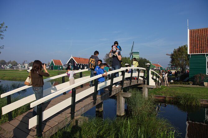 Guided Day Trip - Volendam, Zaanse Schans, Marken & Edam - Guide quality and group size: how to make the day feel easy