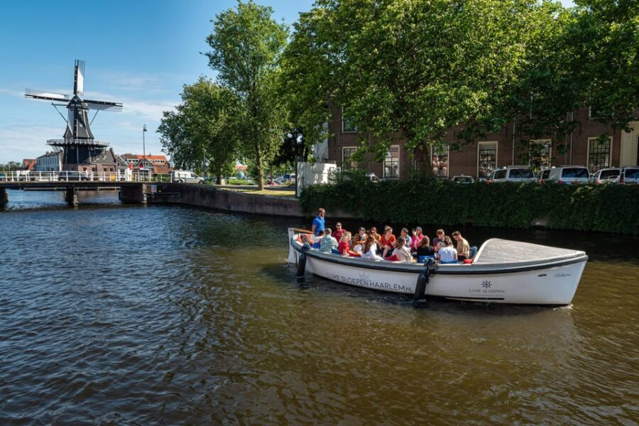 Haarlem: De Adriaan Windmill Tour + Open Canal Cruise - The canal route: what you’ll notice from the Spaarne