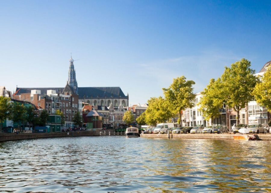 Haarlem: Dutch Windmill & Spaarne River Sightseeing Cruise - Finding the boat at Rondvaart Haarlem