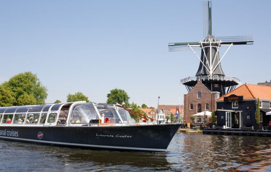 Haarlem: Dutch Windmill & Spaarne River Sightseeing Cruise - De Adriaan windmill: the close-up photo moment