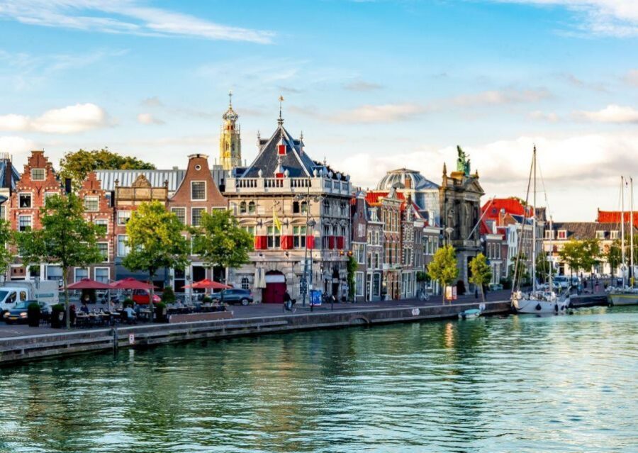 Haarlem: Dutch Windmill & Spaarne River Sightseeing Cruise - Amsterdamse Poort: finishing the loop the right way