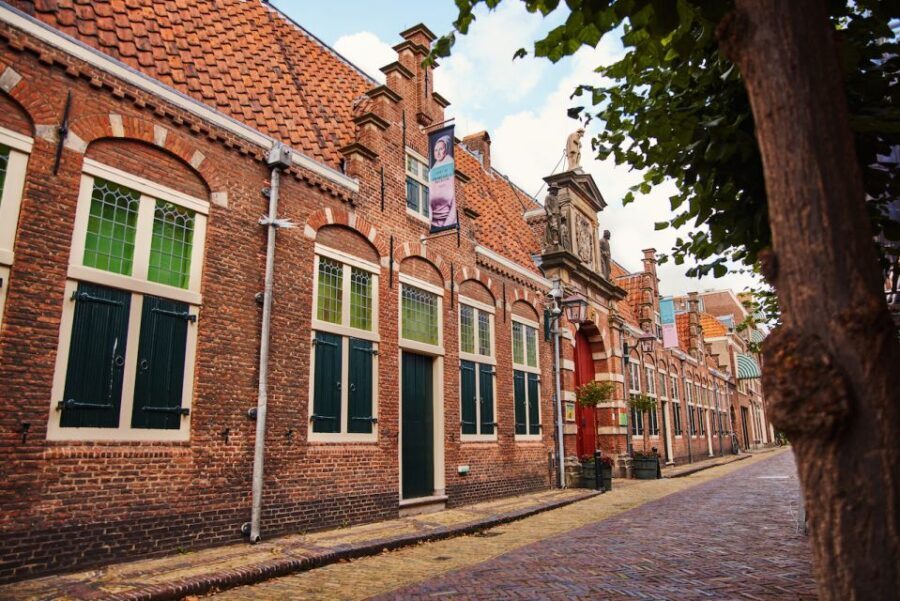 Haarlem: Frans Hals Museum Entrance Ticket with Audio Guide - Using the Included Audio Guide Without Falling Behind