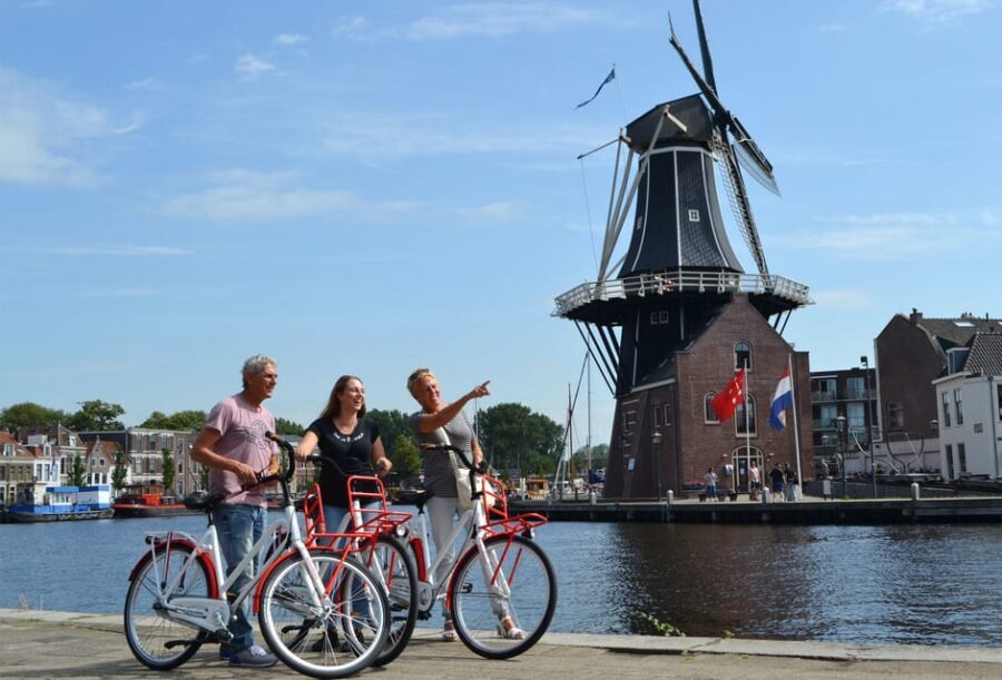 Haarlem Highlights Bike Tour - Haarlem’s old city streets, canals, and the slow art of turning corners