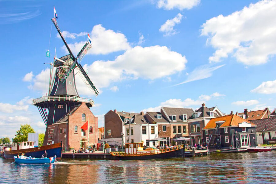 Haarlem Highlights Bike Tour - Former city gate and photo stops: making 2 hours feel longer