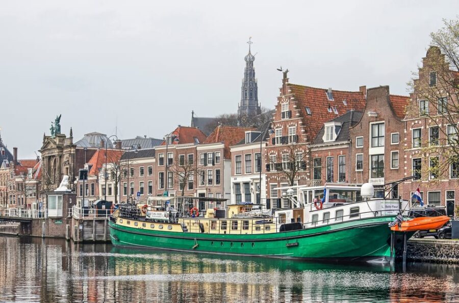 Haarlem Highlights Bike Tour - Meeting at Stationsplein: bikes, group size, and getting your ride sorted
