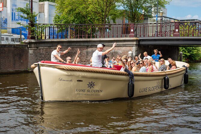 Haarlem Open-Boat Canal Cruise with Live Guide (Electric Boat) - Starting at Papentorenvest 1A: getting onto the boat without fuss
