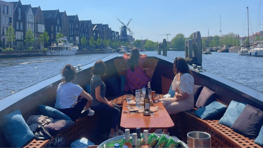Haarlem: Sightseeing Boat Tour with Snacks and Drinks - Mo and the Live Guide Style: Stories You Can Follow