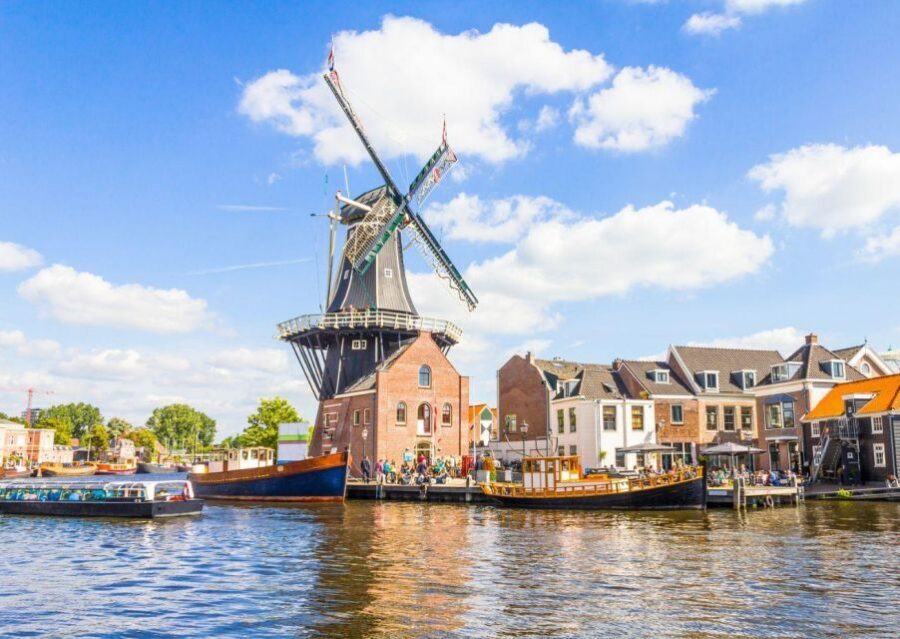 Haarlem: Sightseeing Canal Cruise through the City Center - The route: Teylers Museum, Spaarne, De Adriaan, and more