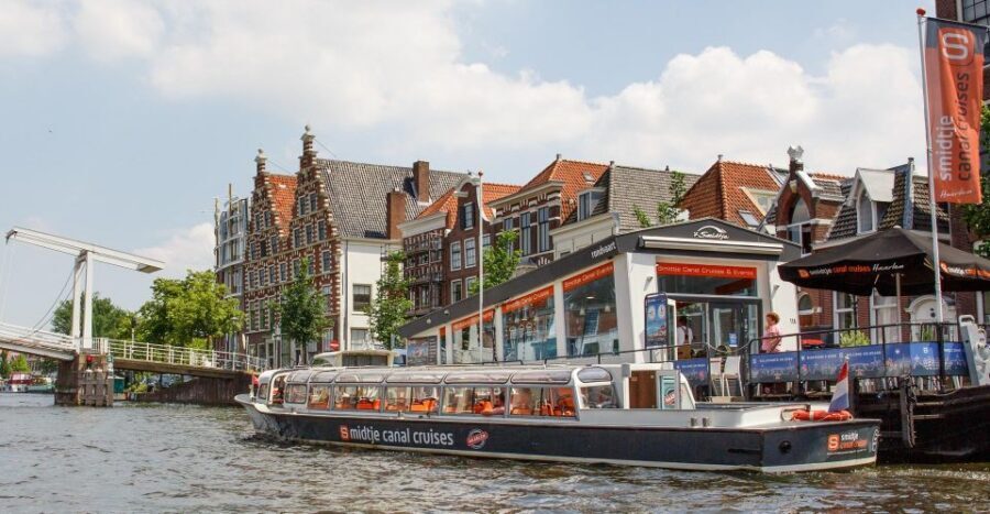 Haarlem: Sightseeing Canal Cruise through the City Center - Price and value: $19 for 50 minutes of Haarlem context