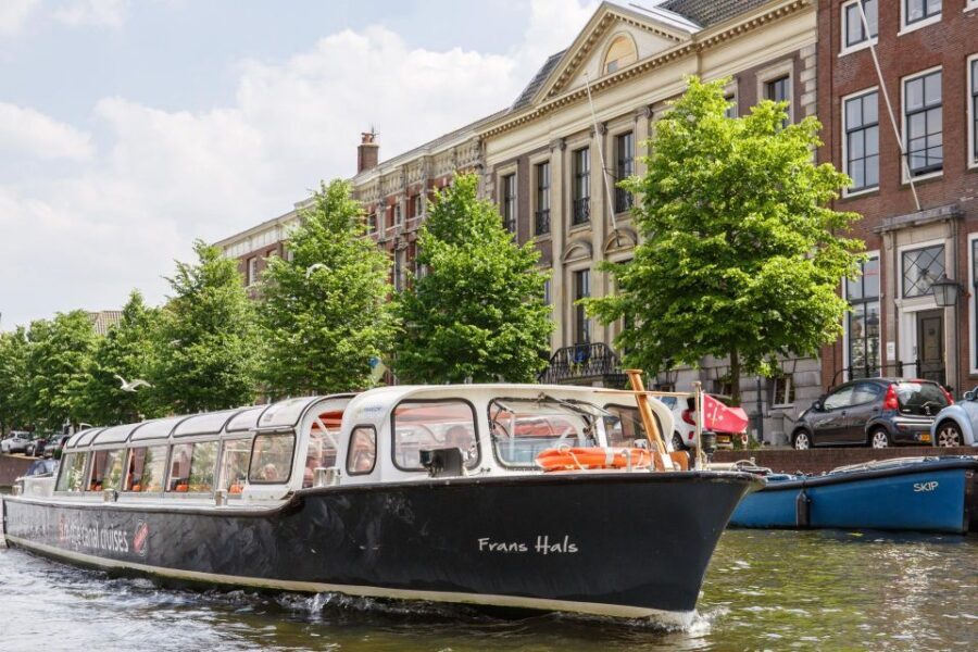 Haarlem: Sightseeing Canal Cruise through the City Center - Getting on board at Smidtje Canal Cruises on the Spaarne