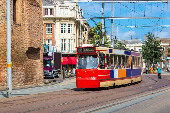 Hague: The Heart of Old Town Exploration Game and Tour - How this clue walk helps The Hague click