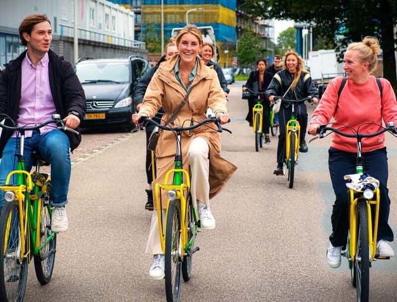 Interactive Safe 2,5hr Bike tour with Entertaining Guide - Old and New Centre by bike: Binnenhof area energy without the stress