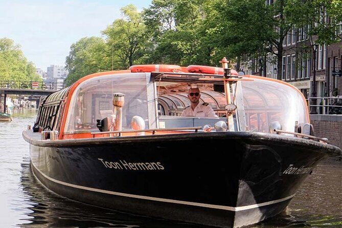 Keukenhof, Flower Fields, Volendam and Zaanse Schans Small-Group Tour - Volendam: seaside charm, costume photos, and lunch on your terms