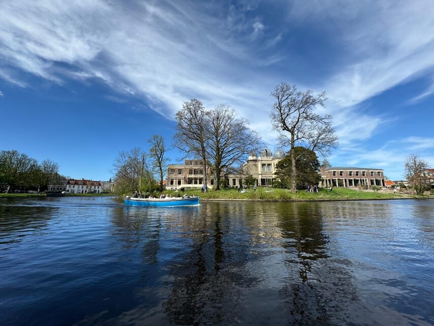 Leiden: Cruise through the Historic City Center with Guide - Bilingual storytelling and how to hear it well