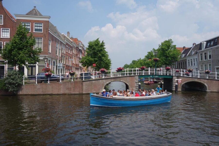 Leiden: Cruise through the Historic City Center with Guide - Weather backup: covered boat and heating