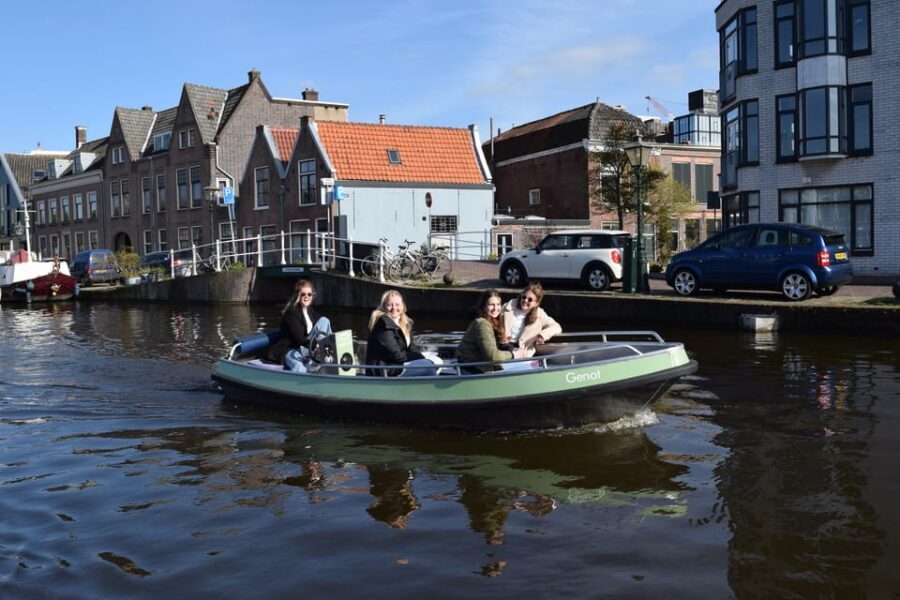 Leiden: Electric Boat Rental - What You Get (and What You Don’t) Before You Cast Off