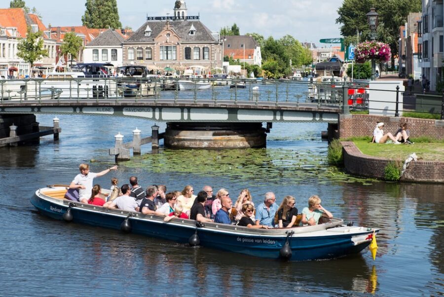 Leiden: Guided City Canal Cruise - Should you book the Leiden City Canal Cruise?