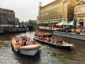 Leiden: Guided City Canal Cruise - City Hall, Hortus Botanicus, and Museum De Lakenhal—seen from a new angle