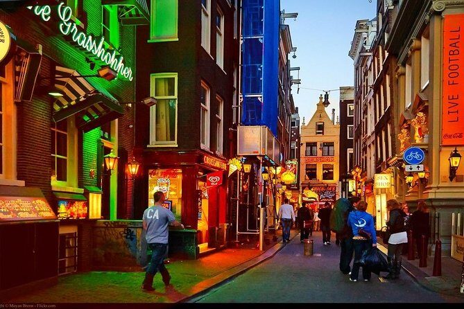 MUST DO: Amsterdam's Red Light District tour with a local - How to stay comfortable on the streets (and avoid the common problems)